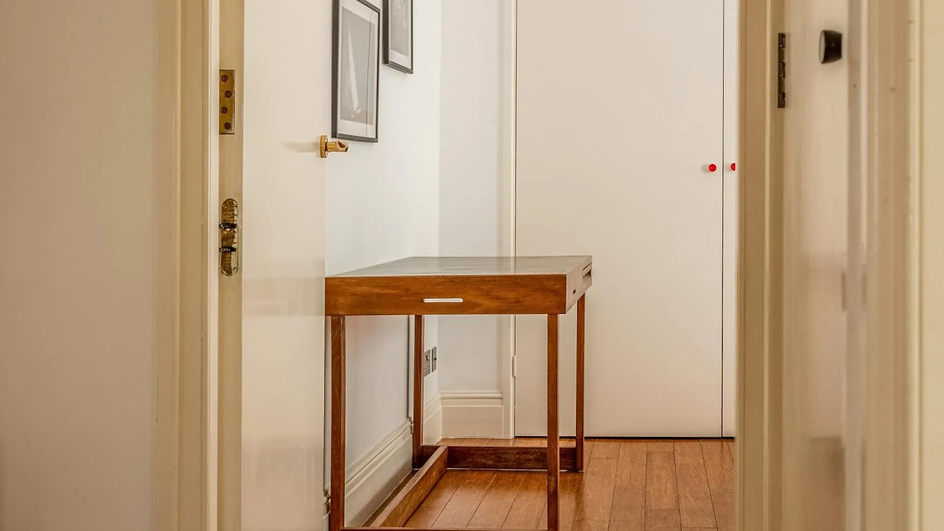 Central 1Br Apt, City Of London, 2Min Aldgate Tube 0*, London United Kingdom